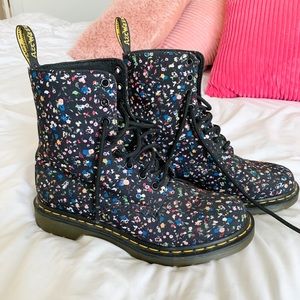Amazing Floral Dr. Martens! Women’s 9, Almost New
